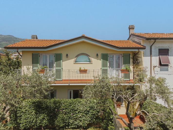 Casa vacanza per 4 persone, con Balcone e Terrazza nonché Giardino a Massa