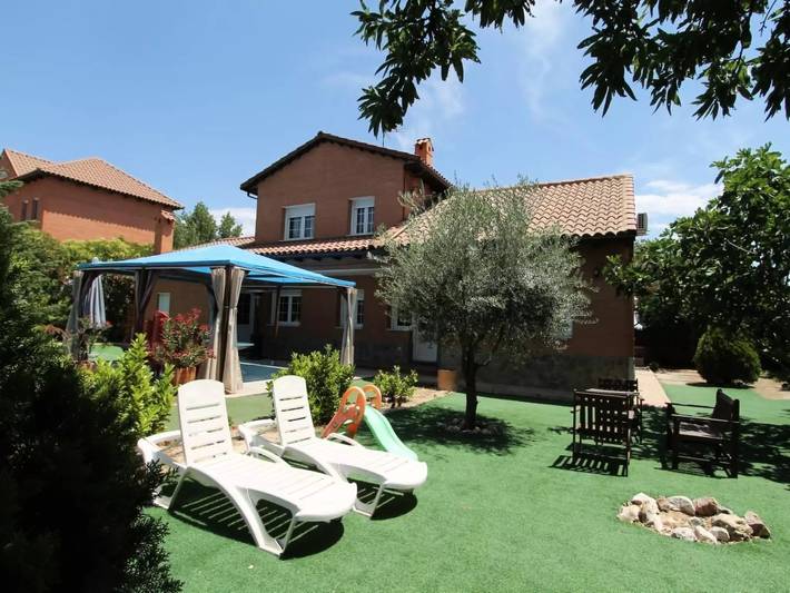 Casa rural para 16 personas, con Terraza además de Jardín y Piscina en La Sagra