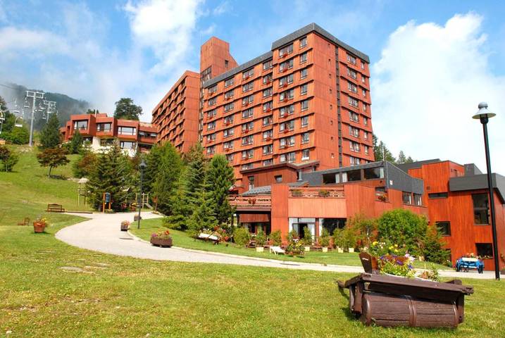 Parc de vacances pour 4 personnes, avec Terrasse ainsi que Jacuzzi et Sauna à Montricher-Albanne