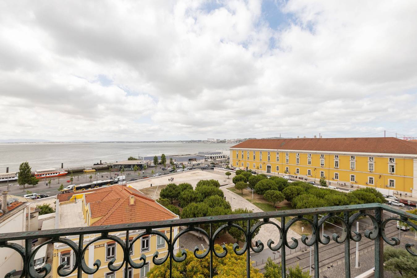 Geheel appartement, Appartement 'Alfama Com Vista Rio' met Balkon, Wi-Fi en Airconditioning in Sé, Santa Maria Maior