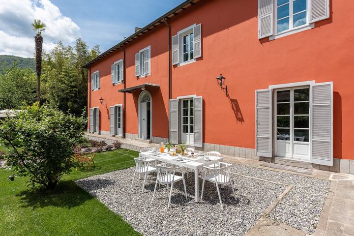 Casa vacanza per 9 persone, con Balcone e Giardino