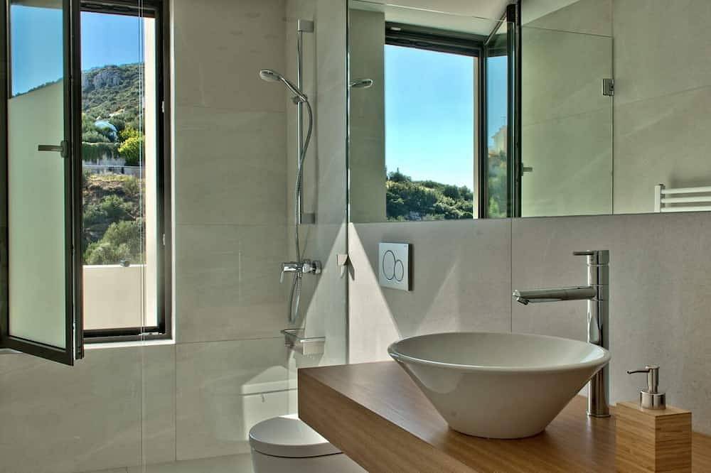 Nafplioblu - Villa für 6-8 mit herrlichem Meer- und Talblick + Infinity-Pool in Asini, Argolis