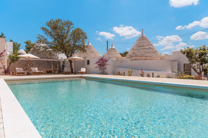 Trulli Zaccano: Borgo de Trulli con Spa, Piscina 12x6 y Encanto Rural in Cisternino, Salento
