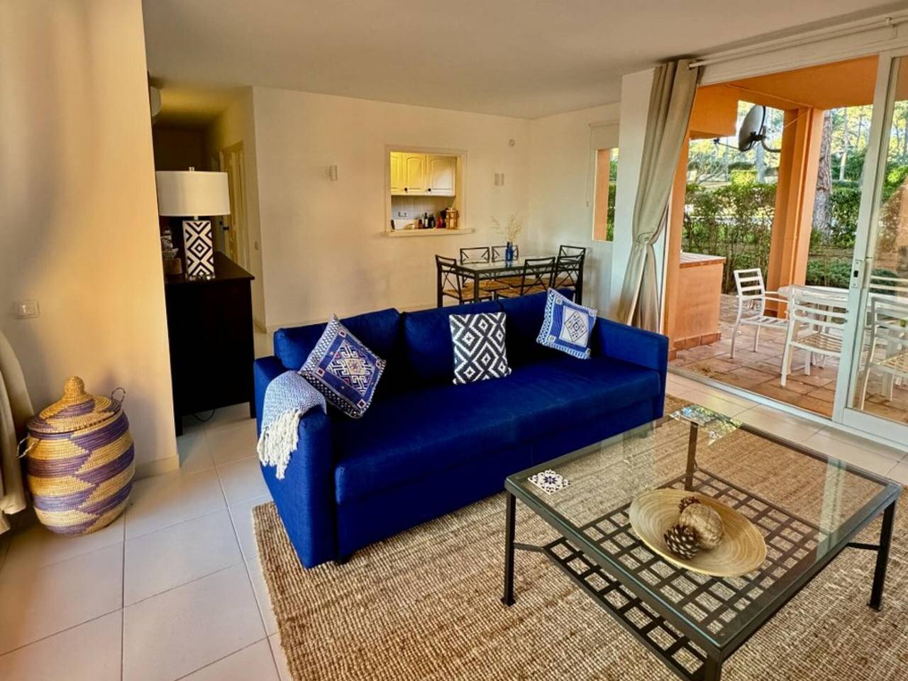 Ganze Wohnung, Erdgeschosswohnung mit großem Garten, Terrasse und Pool, nahe Strand - Pals in Pals, Costa Brava