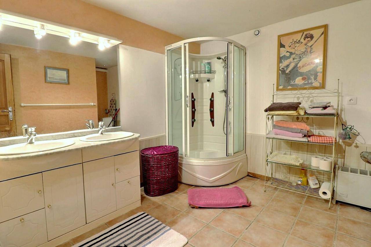 Appartement entier, Joli gîte entre le lac d'Issarles et le Mt gerbier in Cros-de-Géorand, Ardèche
