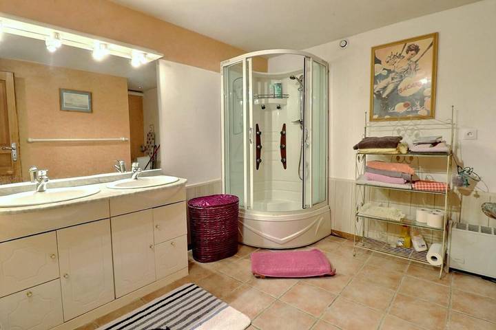 Gîte pour 6 personnes, avec terrasse et jardin, animaux acceptés à Cros-de-Géorand - 2