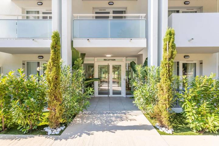 Location de vacances pour 2 personnes, avec terrasse et piscine, animaux acceptés à Roquefort-la-Bédoule - 2