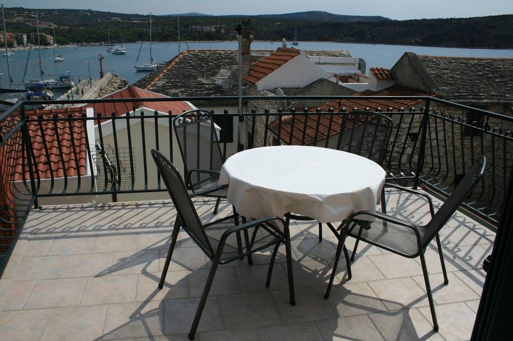 Ganze Wohnung, Ferienwohnung in Primošten mit Meerblick, Terrasse, Klimaanlage, W-Lan (600-2) in Primosten, Šibenik-Knin