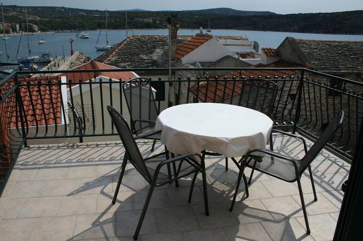 Ferienwohnung für 3 Personen, mit Terrasse in Primosten