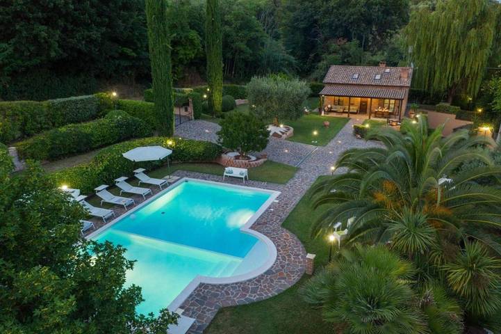 Ferienhaus für 8 Personen, mit Terrasse und Garten sowie Pool