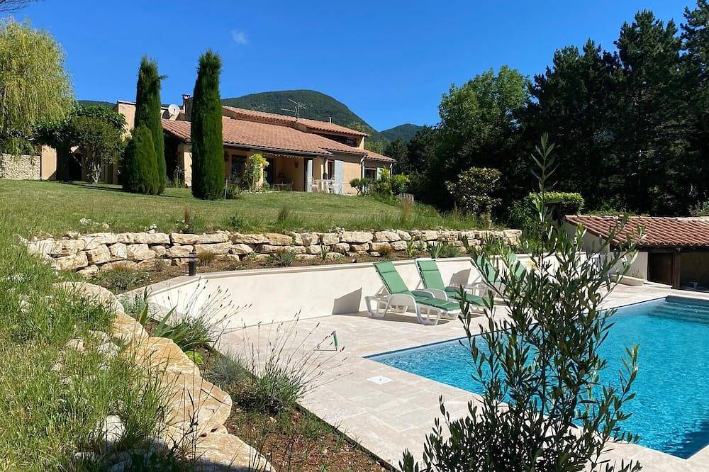 “Chez Nelly”: Villa with breathtaking view in Dieulefit, Nyons region