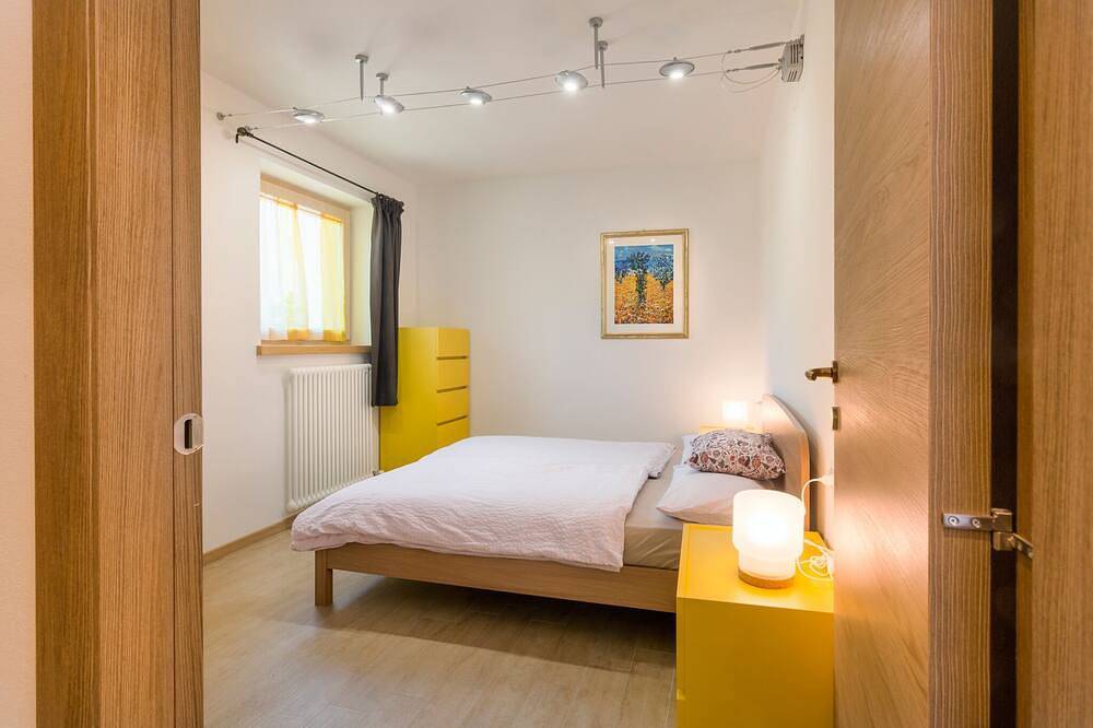 Ganze Wohnung, Lodge mit Blick auf das klare Wasser des Sees, wo Sie die Dolomiten spiegeln in Molveno, Brentagruppe