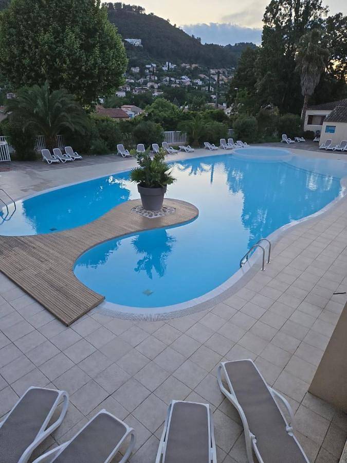 Two-Bedroom Chalet in Solliès-Toucas, Côte méditerranéenne (France)