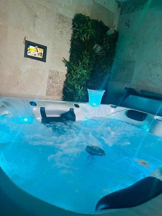 Location de vacances pour 2 personnes, avec Jacuzzi ainsi que Terrasse et Sauna à Lens