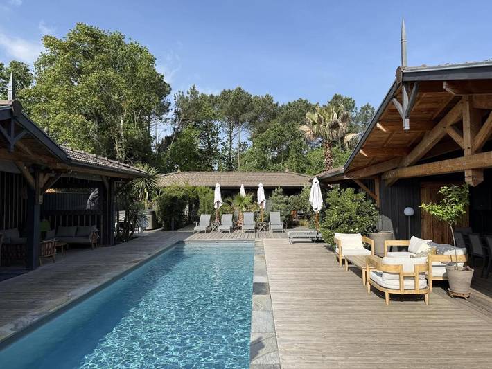 Chambre d’hôte pour 2 personnes, avec piscine ainsi que jacuzzi et jardin