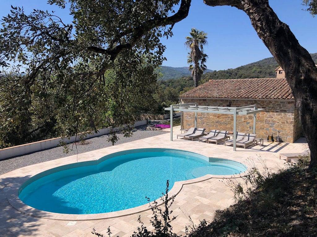 Les Aurochs - Chambre Fenêtre intérieure in Grimaud, Région de Draguignan