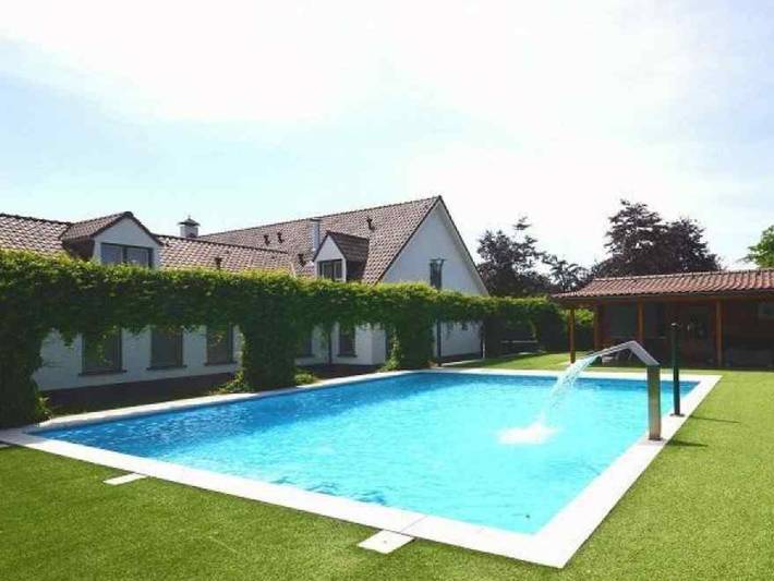 Landhuis voor 30 personen, with Terras and Tuin as well as Sauna in Limburg