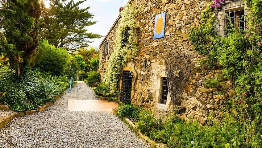 Casa rural para 11 personas, con Terraza además de Jardín y Piscina en Montrás