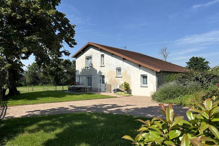 Gîte pour 8 personnes, avec terrasse et jardin - 1