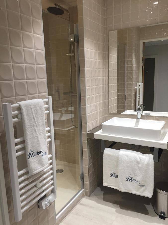 Hôtel pour 2 personnes, avec Terrasse à Saran - 2
