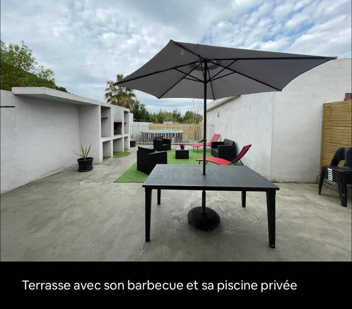 Location de vacances pour 8 personnes, avec piscine et terrasse à Villedaigne