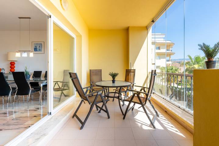 Entire apartment, Modern Apartment 'In Jardin Botanico' with Sea View, Pool, Wi-Fi, Garden & Terrace in La Cala de Mijas, Mijas