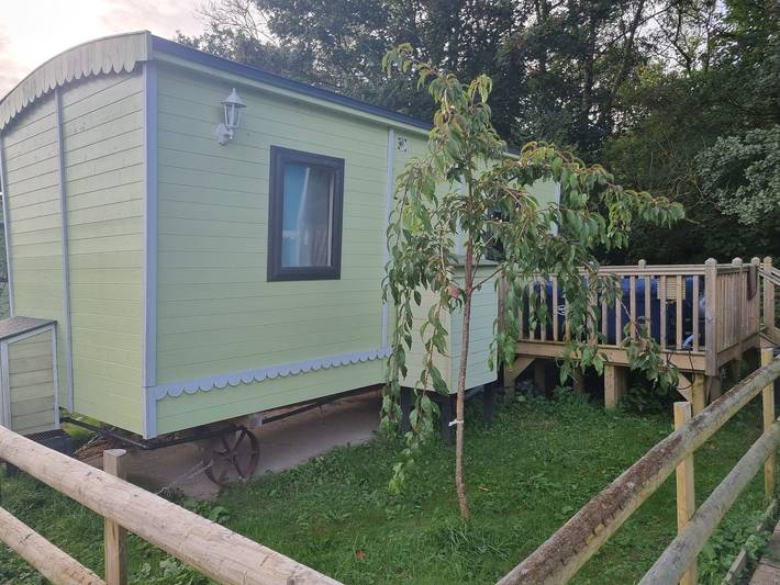 Chalet for 2 people, with Hot tub and Terrace as well as Pool in Wales