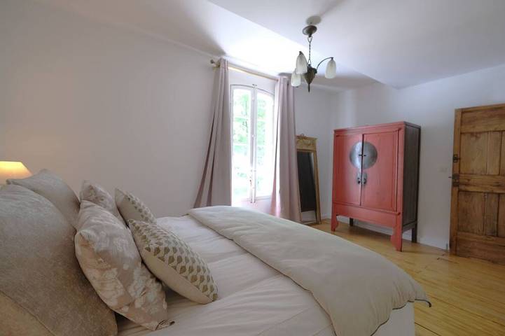 Location de vacances pour 12 personnes, avec jardin et piscine à Saint-Antonin-sur-Bayon - 4