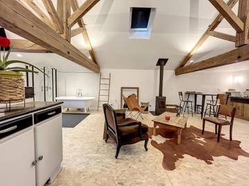Gîte pour 2 personnes, avec jardin à Marlieux