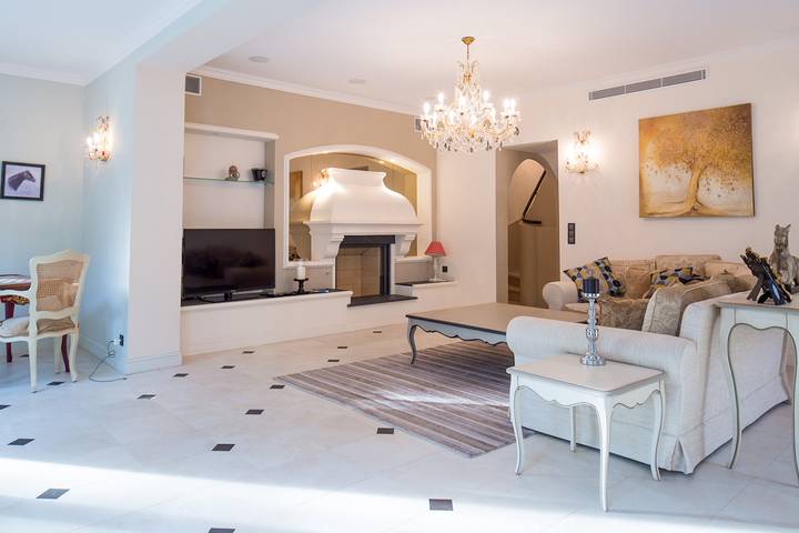Villa Provençale Rénovée avec Piscine - Cap d'Antibes in Antibes, Côte méditerranéenne (France)