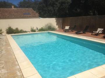 Gîte pour 6 personnes, avec jardin et piscine à Saint-Siffret