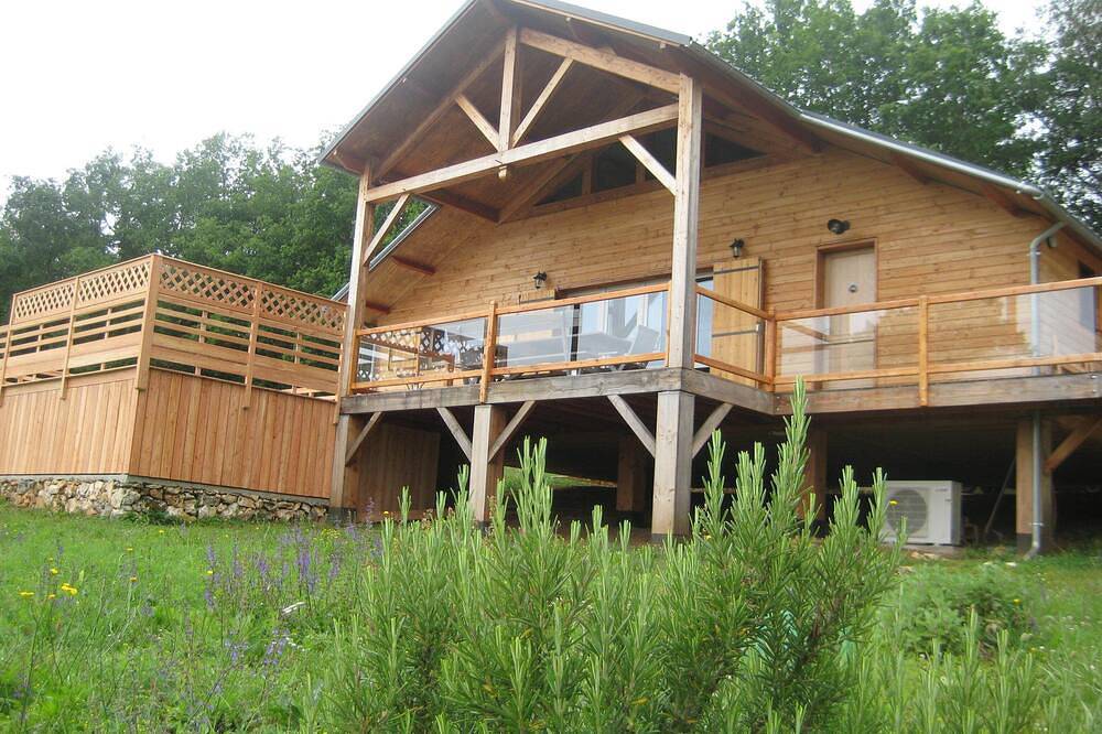 Chalet de caractère,2*, avec piscine 6  à 10 personnes . 3 nuits min.hors saison in Sainte-Eulalie-d'Ans, Périgord Blanc