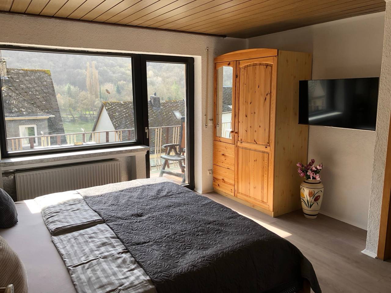 Zimmer 2D, 2. Og Mosellücke mit Gemeinschaftsgarten, Balkon und Wlan in Klotten, Cochem-Zell