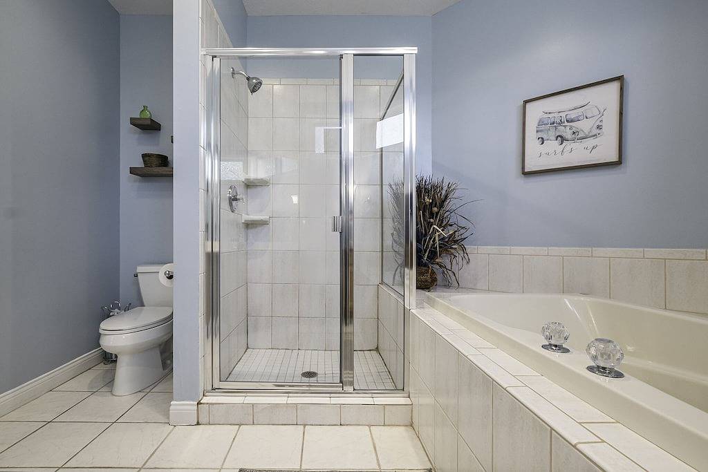 Ganze Wohnung, Main Floor Poolside Retreat in Manistee, Manistee County