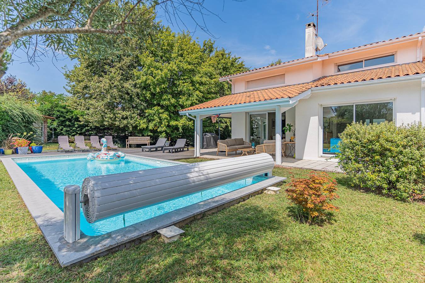 Villa "St Martin" with Private Pool, 2 Private Terraces & Wi-Fi in Pompignac, Bordeaux region