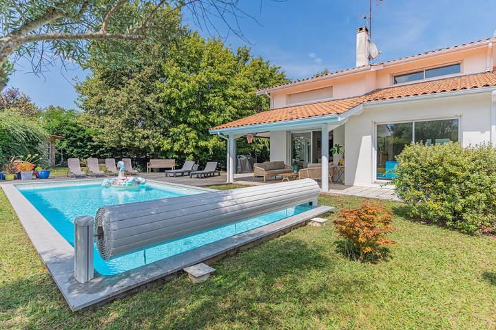 Villa "St Martin" con piscina privada, 2 terrazas privadas y Wi-Fi in Pompignac, Región de Burdeos