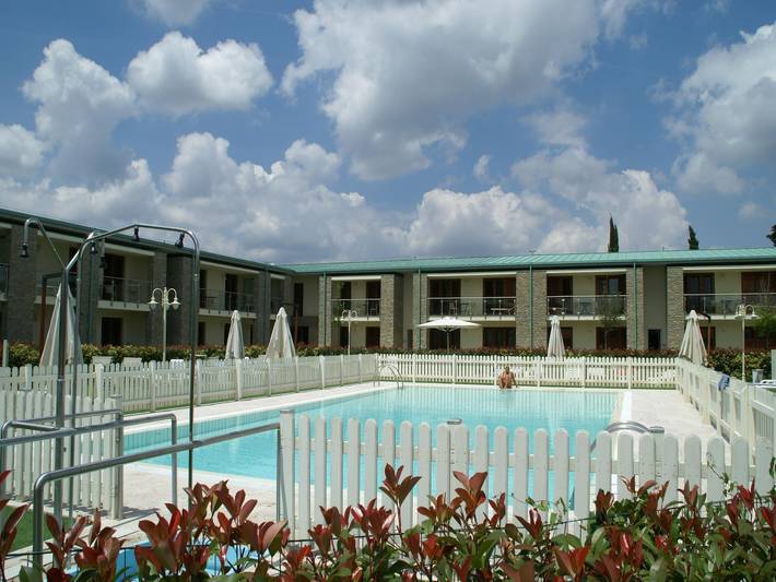 Agriturismo per 3 persone, con terrazza e piscina, con animali domestici in Tavarnelle Val di Pesa