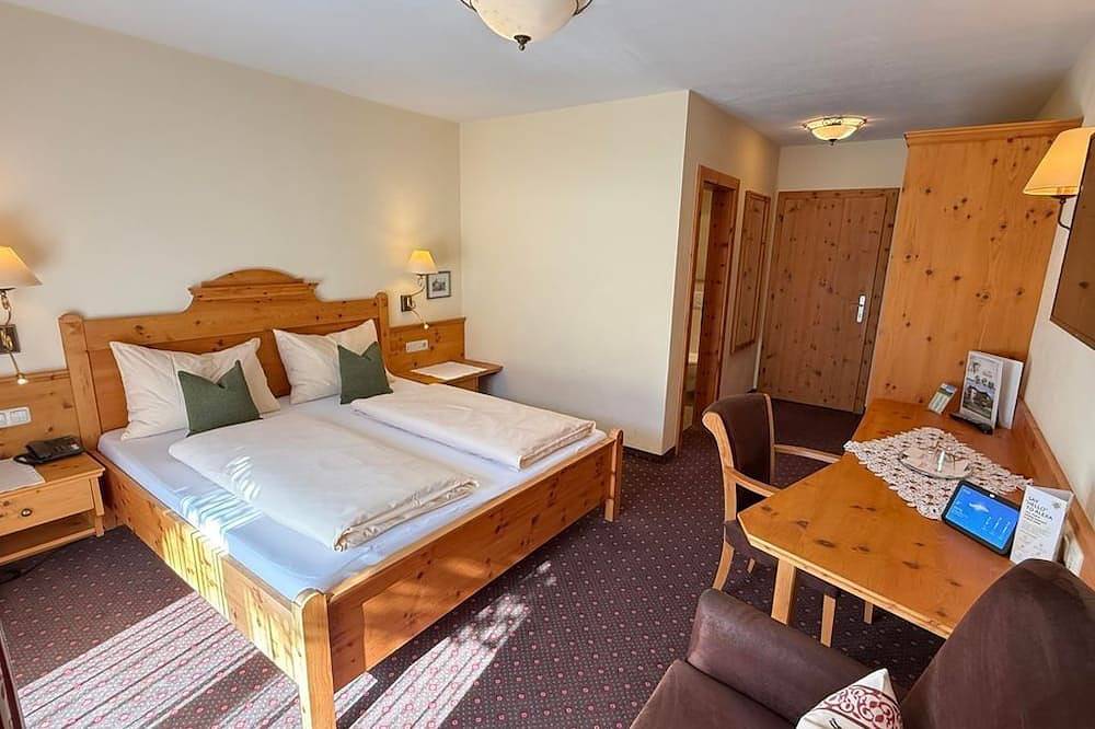 Doppelzimmer \"Zirbenholz\" - Hotel Neuwirt in Brandenberg, Kaisergebirge