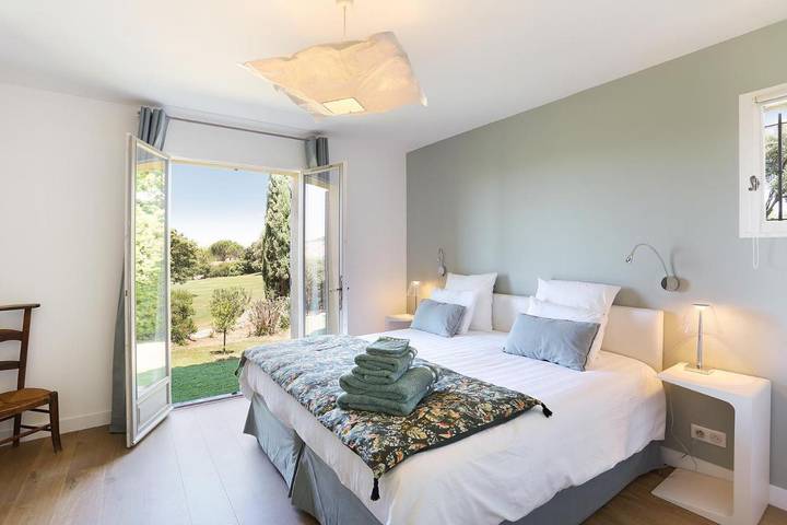 Maison d’hôte pour 3 personnes, avec piscine ainsi que vue et jardin à Mallemort - 2