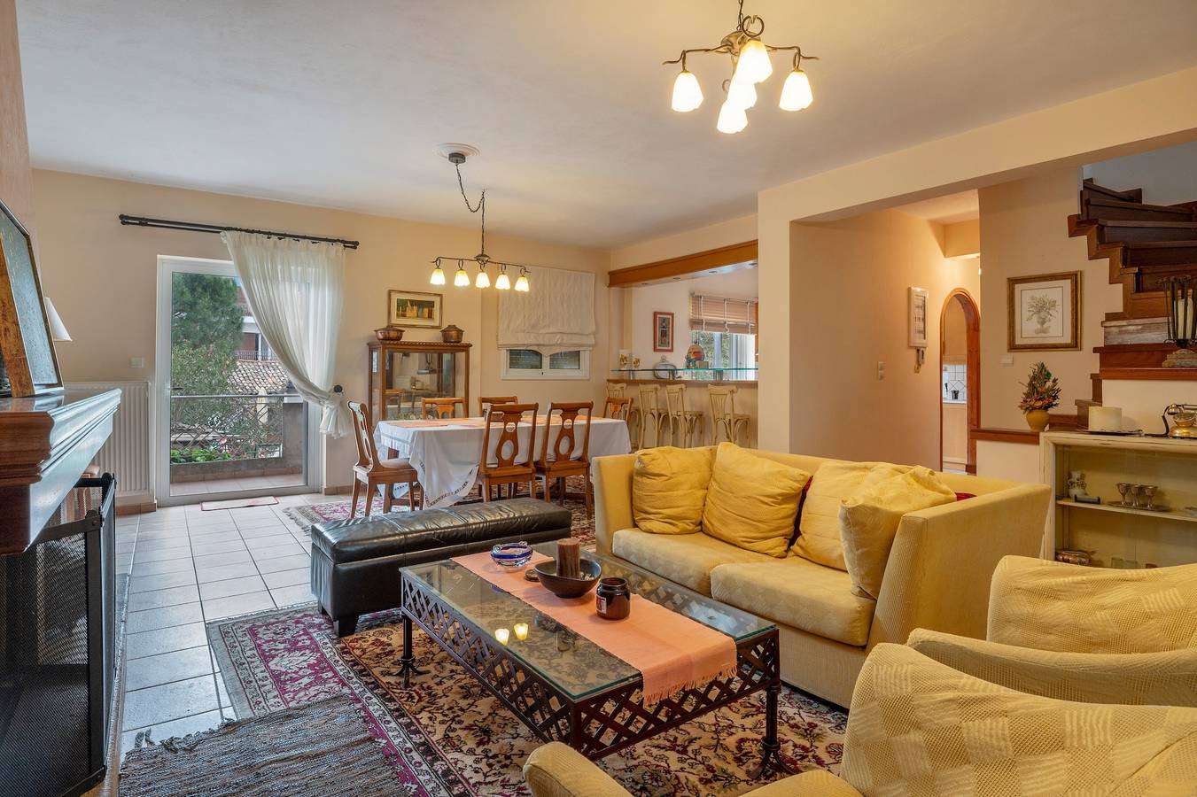 Villa 'Kallia's' with Mountain View, Private Terrace and Wi-Fi in Vilia, Västra Attikas regionala enhet