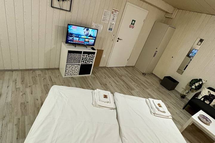Ganze Wohnung, Ruhiges & gemütliches Doppelzimmer + Einzelbett in Top Lage in Langenfeld (Rheinland), Kreis Mettmann