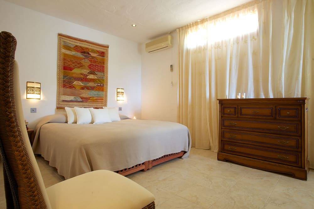 Luxury Villa With Magical Sunset Views over Cala Salada in Cala Saladeta, Sant Antoni de Portmany