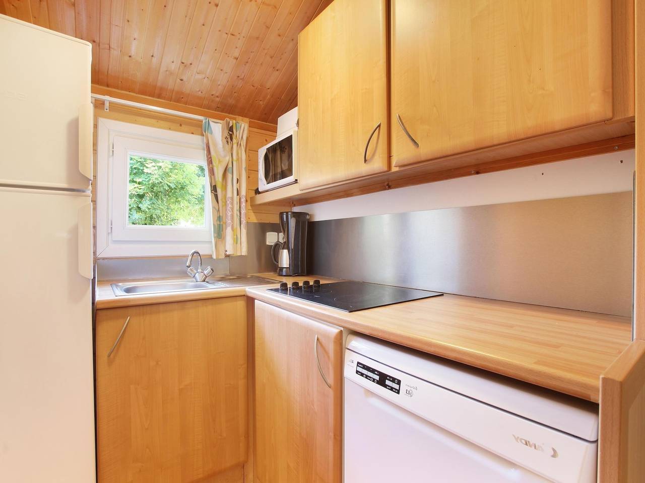 Pleasant chalet with covered terrace in beautiful surroundings in Carnoux-en-Provence, Marseille und Umgebung