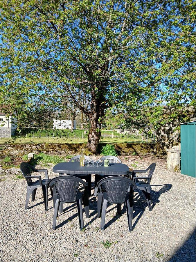 Gîte pour 5 personnes, avec Terrasse et Vue à Pont-de-Poitte - 2