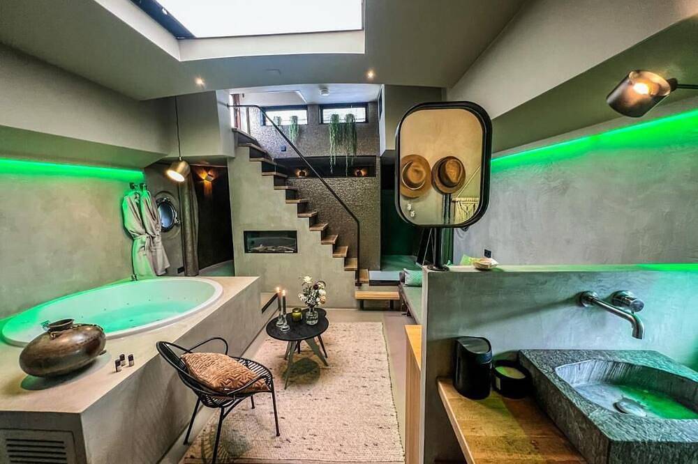 Boat And Boost: Luxury & Wellness in Amsterdam Oost, Dutch Coast