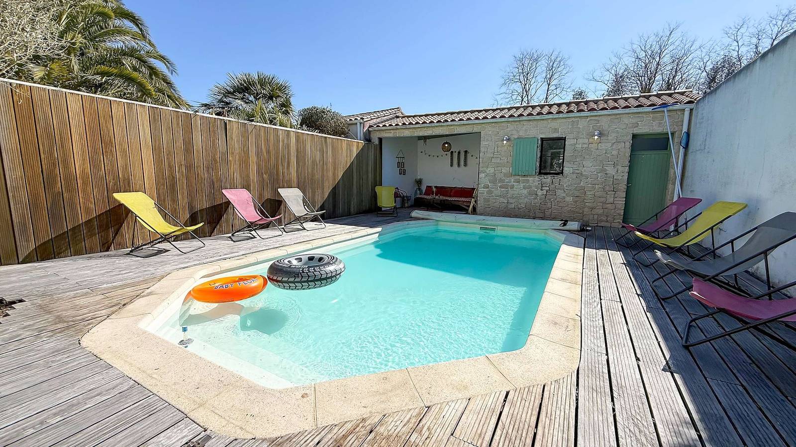 Appartement de vacances entier, Villa avec piscine à deux pas des pistes cyclables in Rivedoux-Plage, Île de Ré