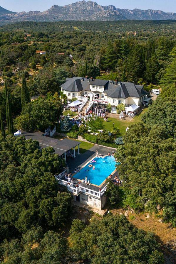 Chalet para 22 personas, con vistas además de piscina y jardín, Se admiten mascotas en Sierra Norte - 2