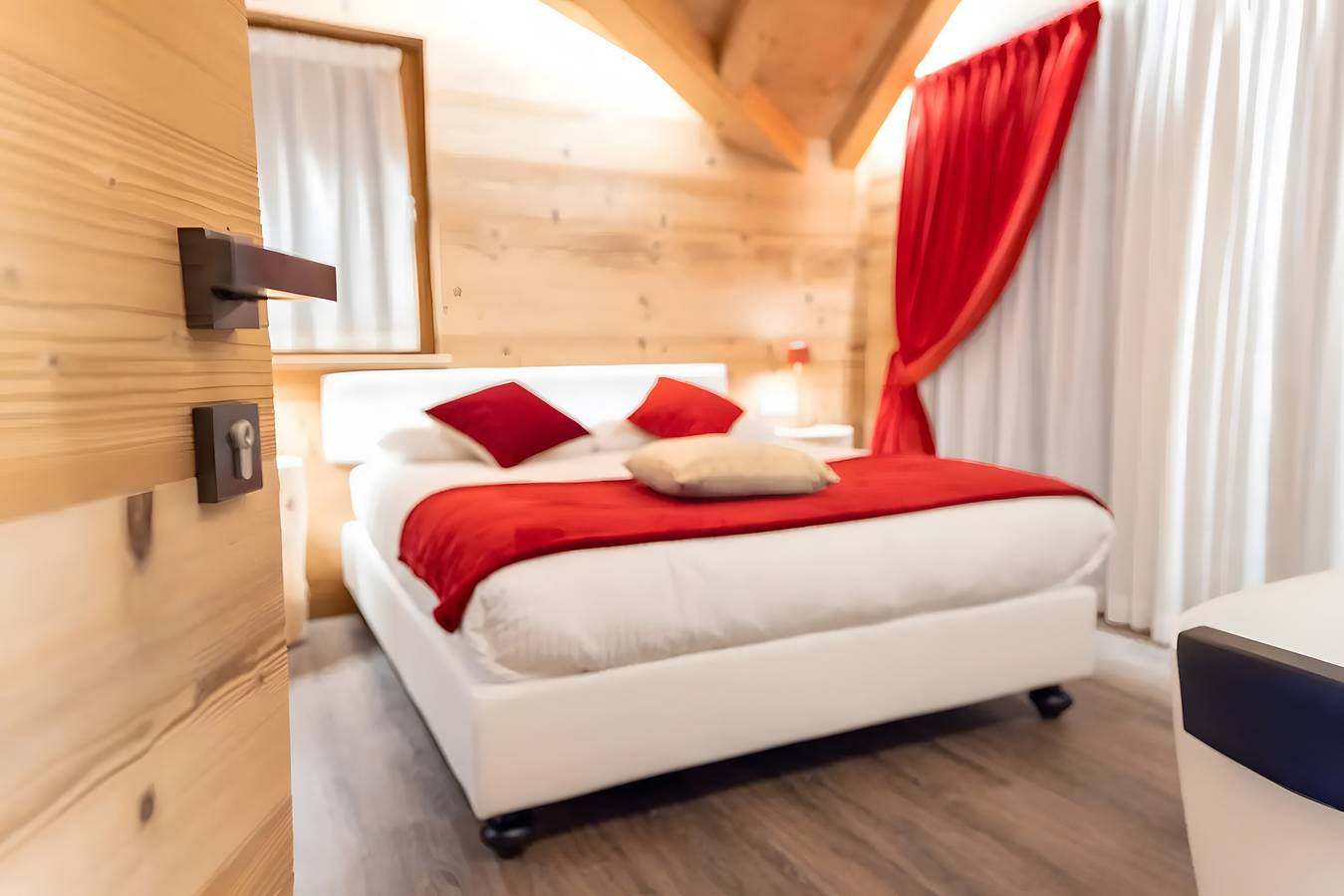 Zimmer 'Imbosc'chè Bnb Rosso' mit Bergblick, Gemeinschaftsgarten und Wlan in Teola, Livigno