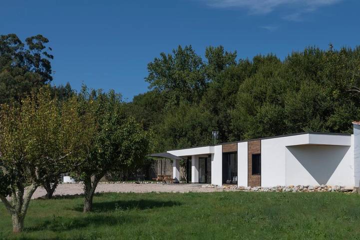 Location de vacances pour 4 personnes, avec terrasse ainsi que vue et jardin, animaux acceptés à Oleiros (Espanha) - 3