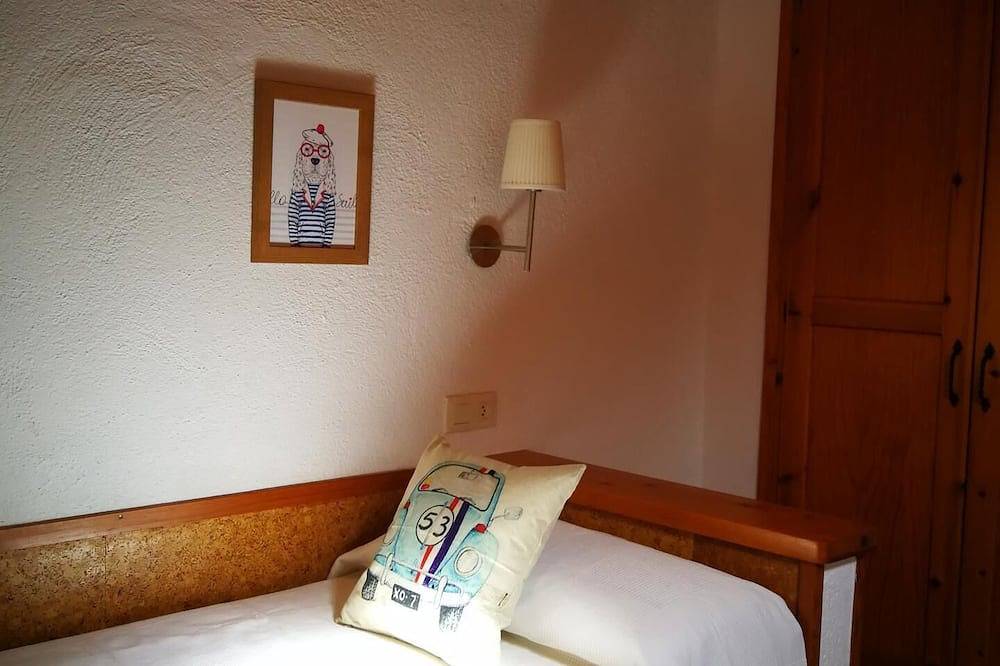 Entire apartment, Bellver Vii - Three Bedroom Apartment, Sleeps 5 in Bellver de Cerdanya, Catalan Pyrenees